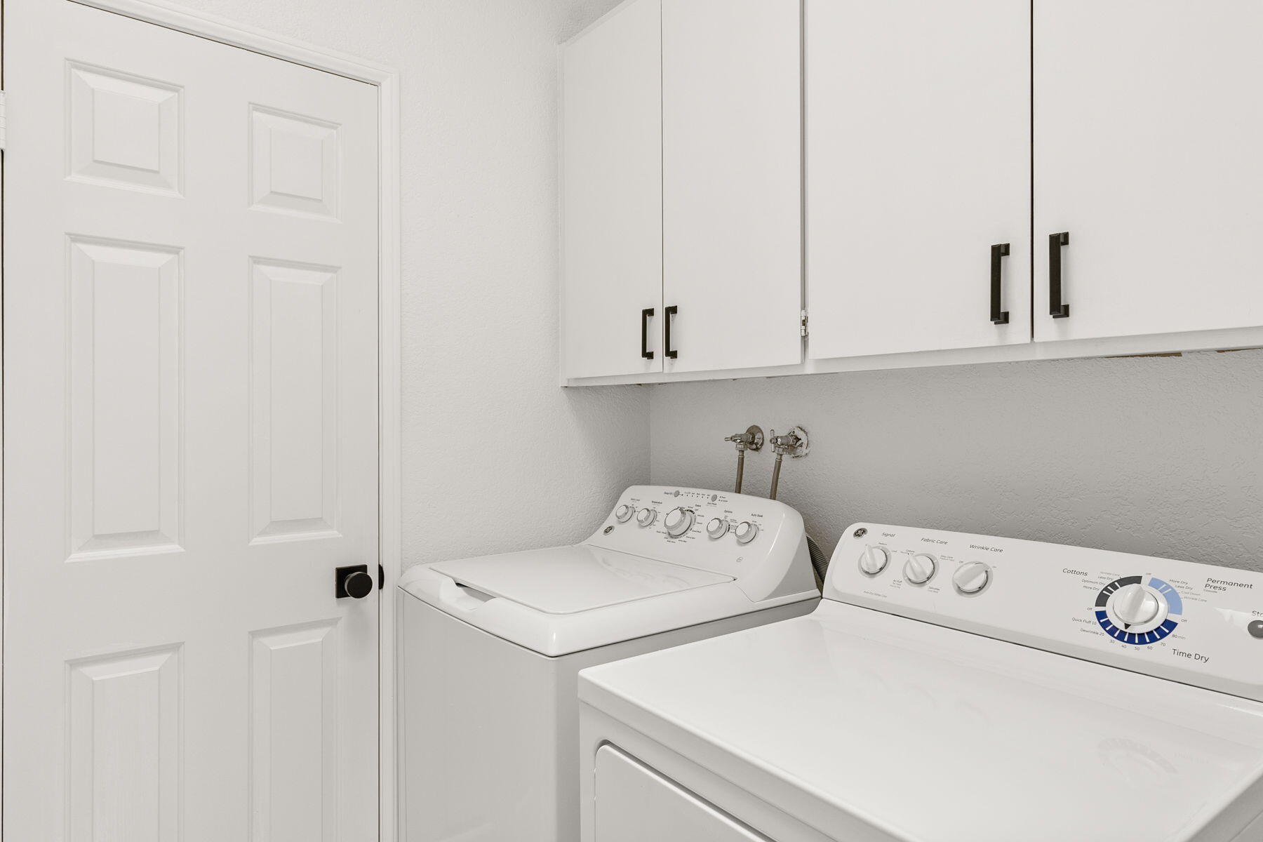 975 St George Circle, Unit B Palm Springs, CA 92264 - Photo 38 of 52 .