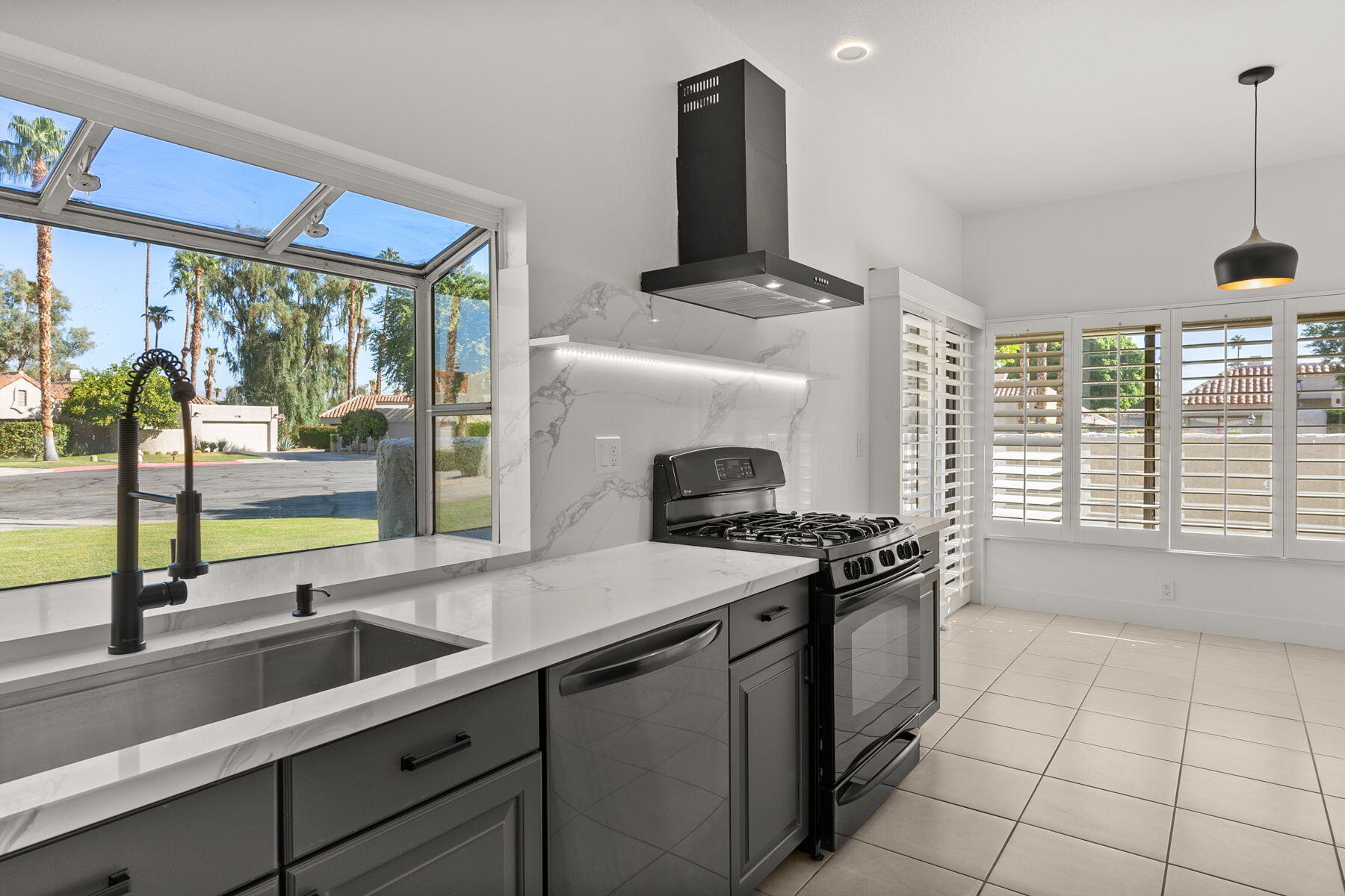 975 St George Circle, Unit B Palm Springs, CA 92264 - Photo 10 of 52 .