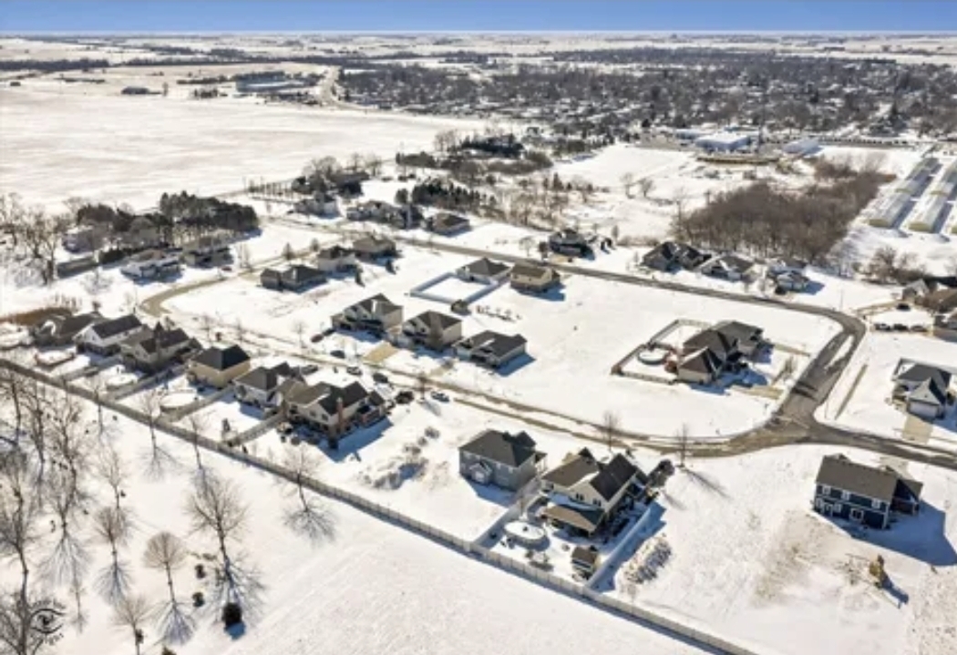 206 Hickory Street Peotone, IL 60468 - Photo 4 of 5 a view of a city