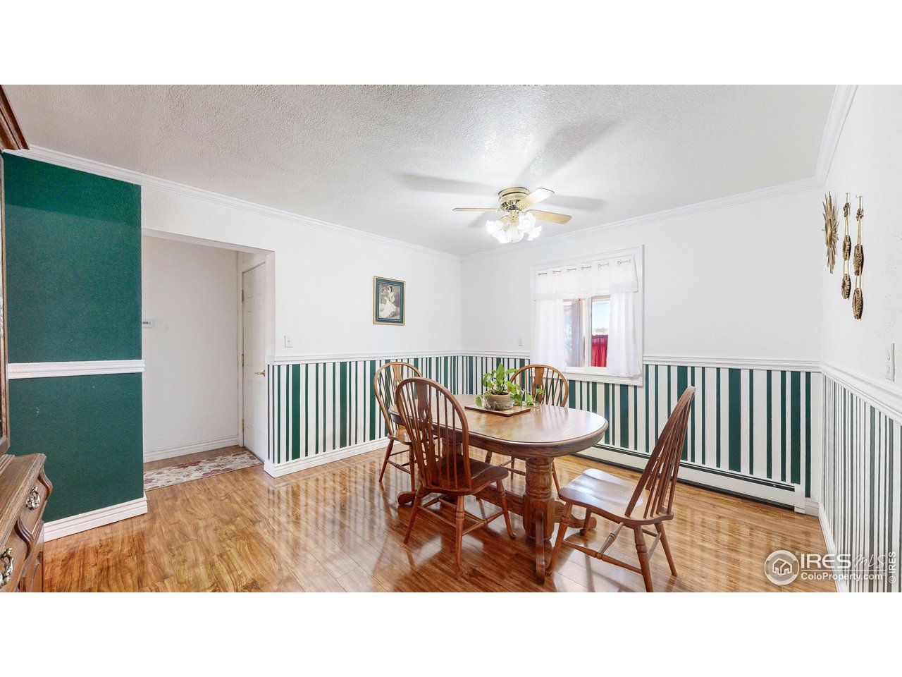 12775 East County Line Road Longmont, CO 80504 - Photo 13 of 40 a black and white photo of a living room
