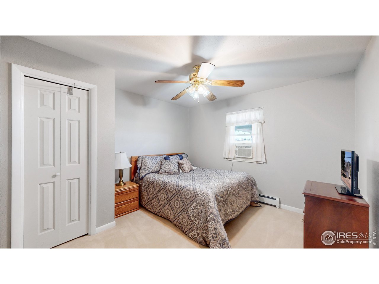 12775 East County Line Road Longmont, CO 80504 - Photo 20 of 40 a living room with a bed furniture and a window
