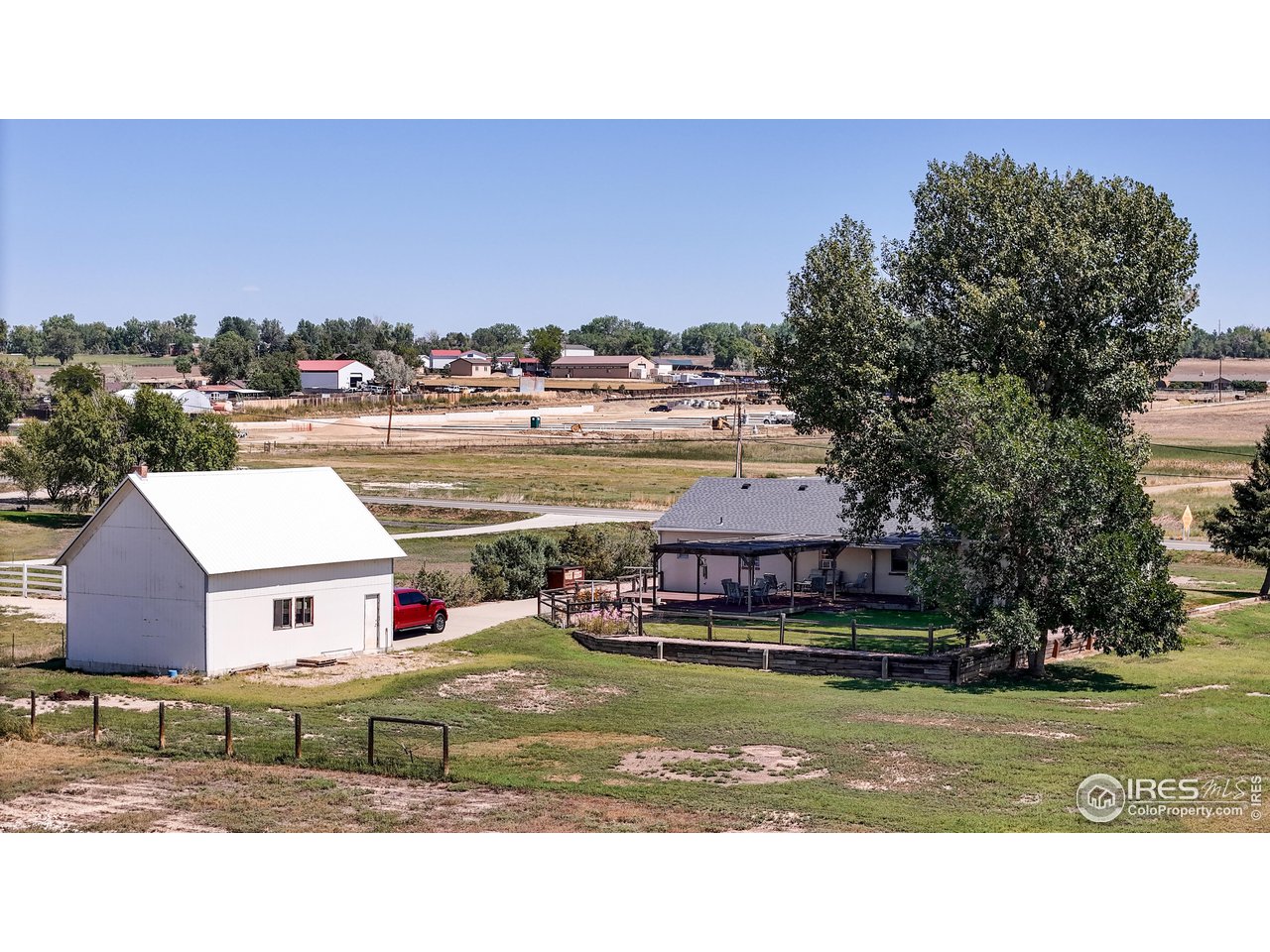 12775 East County Line Road Longmont, CO 80504 - Photo 31 of 40 a view of a city with lawn chairs