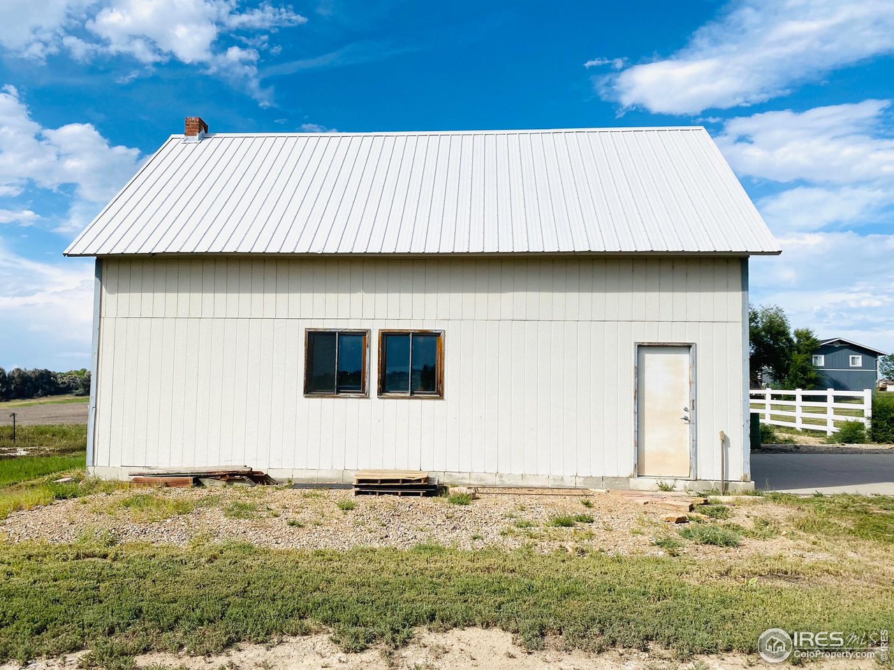 12775 East County Line Road Longmont, CO 80504 - Photo 37 of 40 a house with a outdoor space
