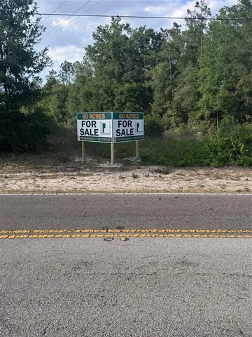 a sign that is sitting on the side of a road