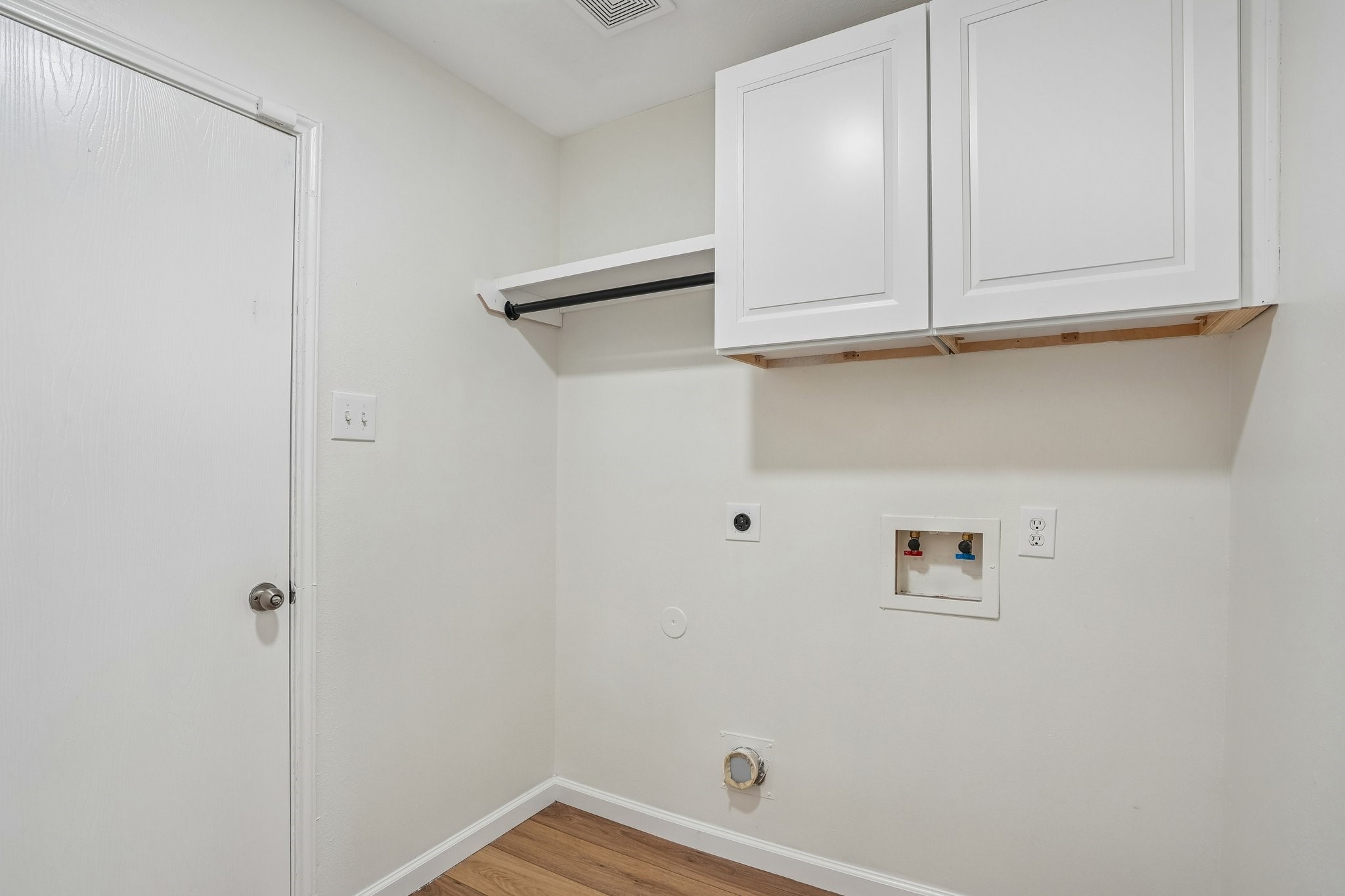 4419 Crossvine Avenue Baytown, TX 77521 - Photo 32 of 38 View of laundry room located downstairs.