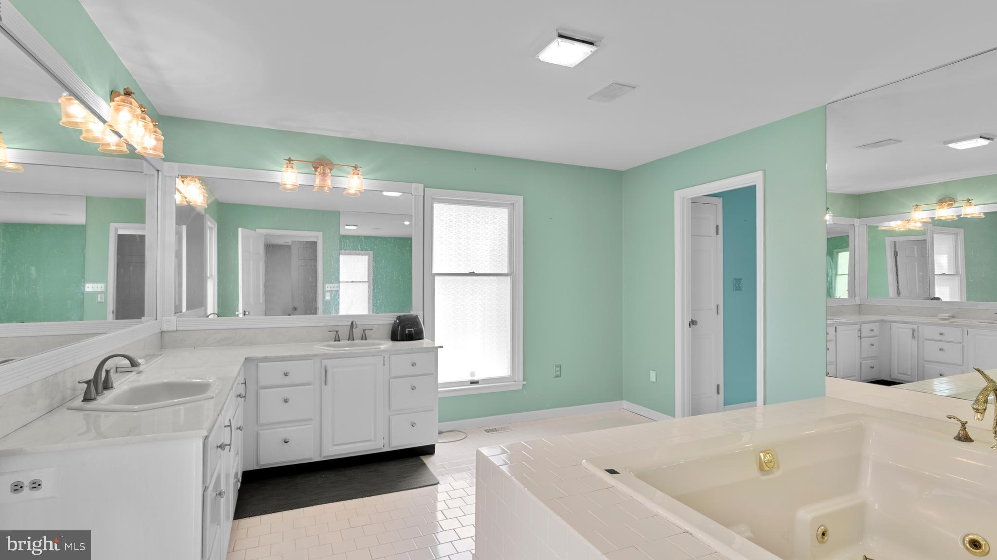 6728 Manadier Road Easton, MD 21601 - Photo 15 of 34 Primary bath