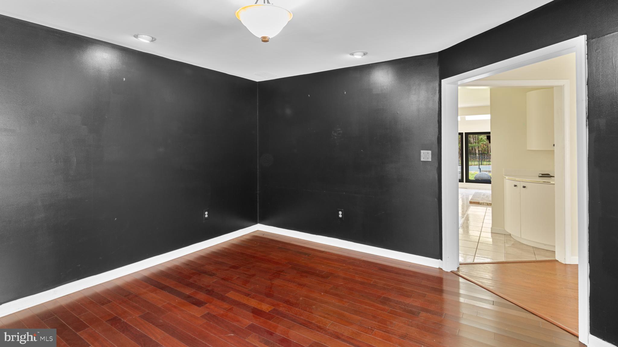 6728 Manadier Road Easton, MD 21601 - Photo 9 of 34 Dining room