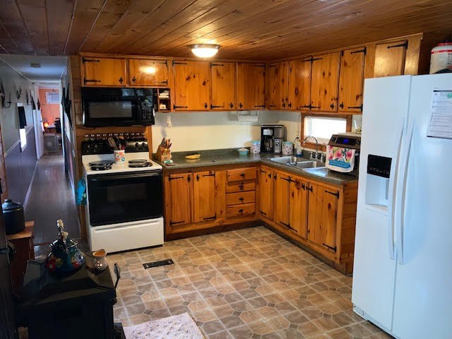 11 Woodridge Road Burrillville, RI 02839 - Photo 2 of 13