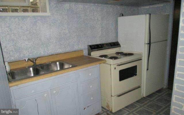 3913 Tiverton Road Randallstown, MD 21133 - Photo 8 of 10 Kitchen
