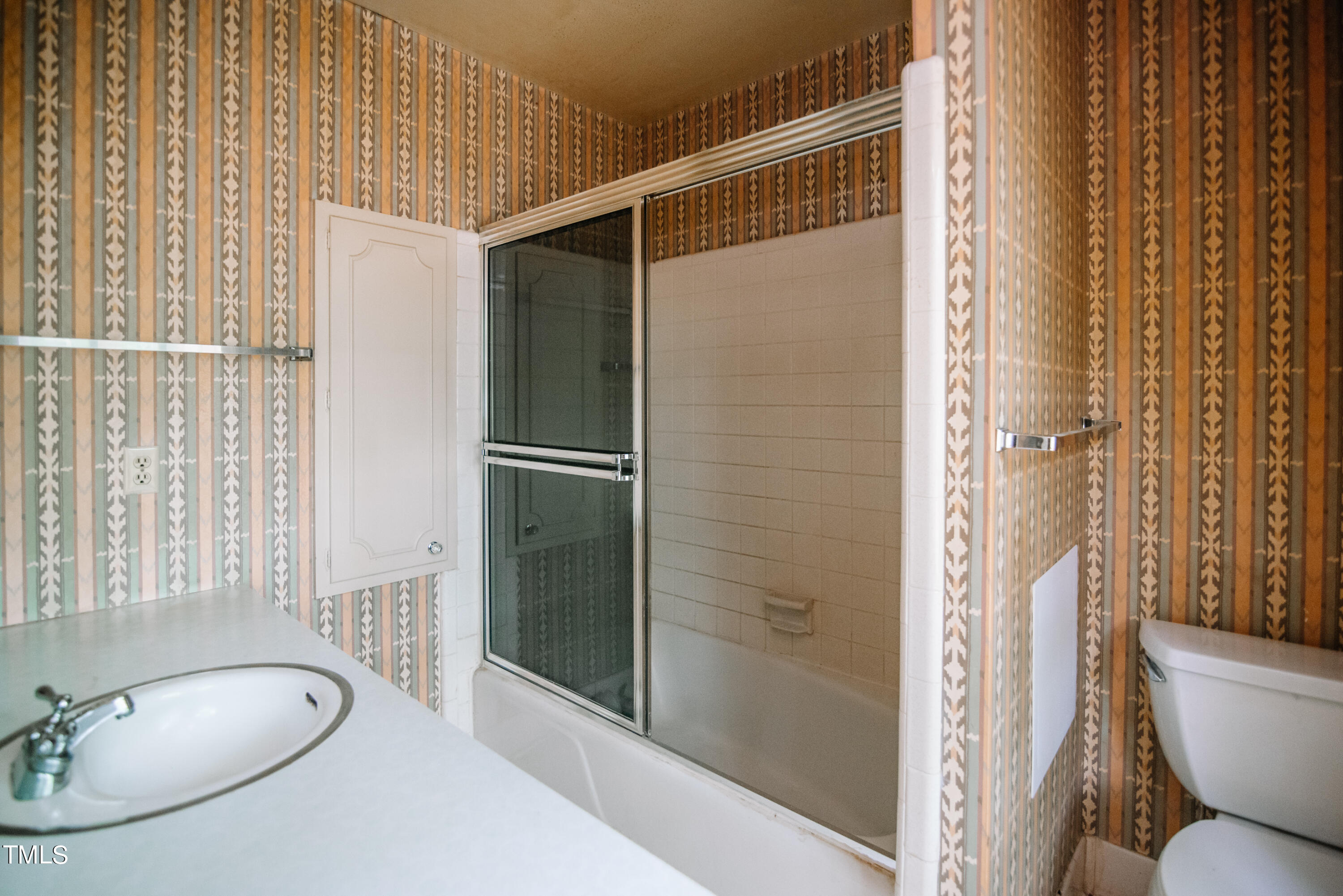 6700 Valley Lake Drive Raleigh, NC 27612 - Photo 16 of 23 a bathroom with a tub and shower