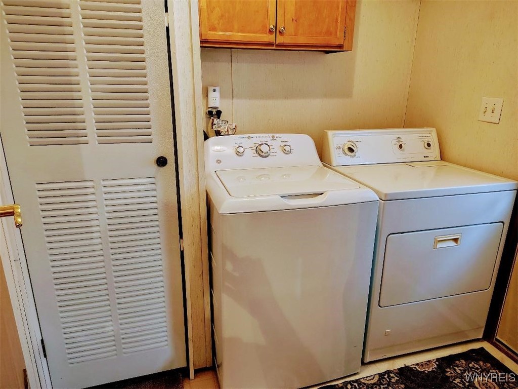 1186 Vinewood Drive Lockport Town, NY 14094 - Photo 21 of 23 Laundry - washer and dryer included