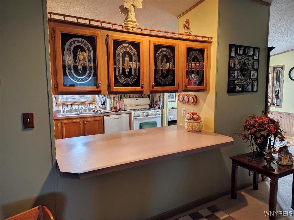 1186 Vinewood Drive Lockport Town, NY 14094 - Photo 4 of 23 Pass-through with cabinets between living room and