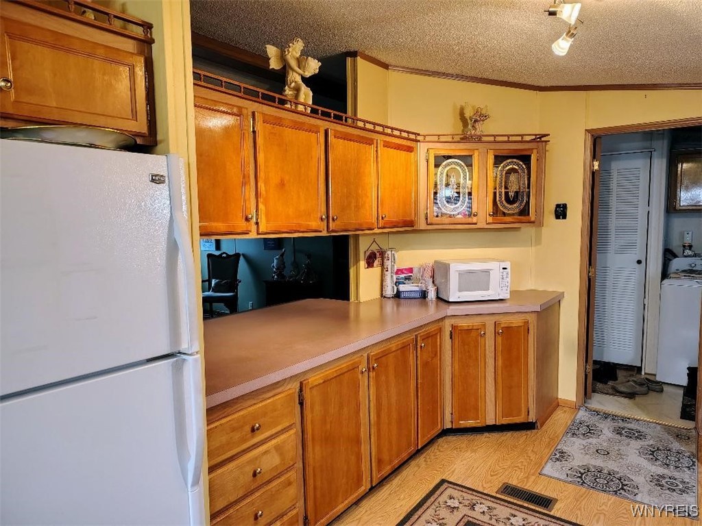 1186 Vinewood Drive Lockport Town, NY 14094 - Photo 6 of 23 Kitchen provides ample prep space and cabinet stor