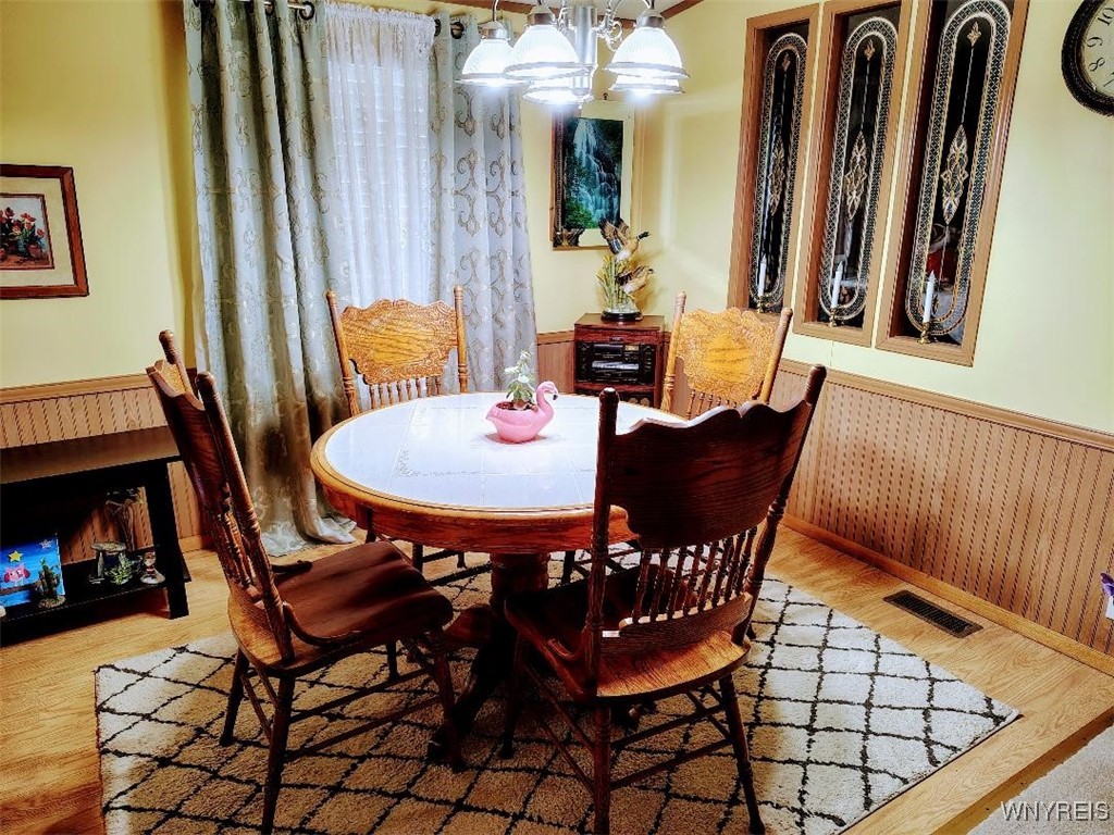 1186 Vinewood Drive Lockport Town, NY 14094 - Photo 9 of 23 Eat-in area of kitchen