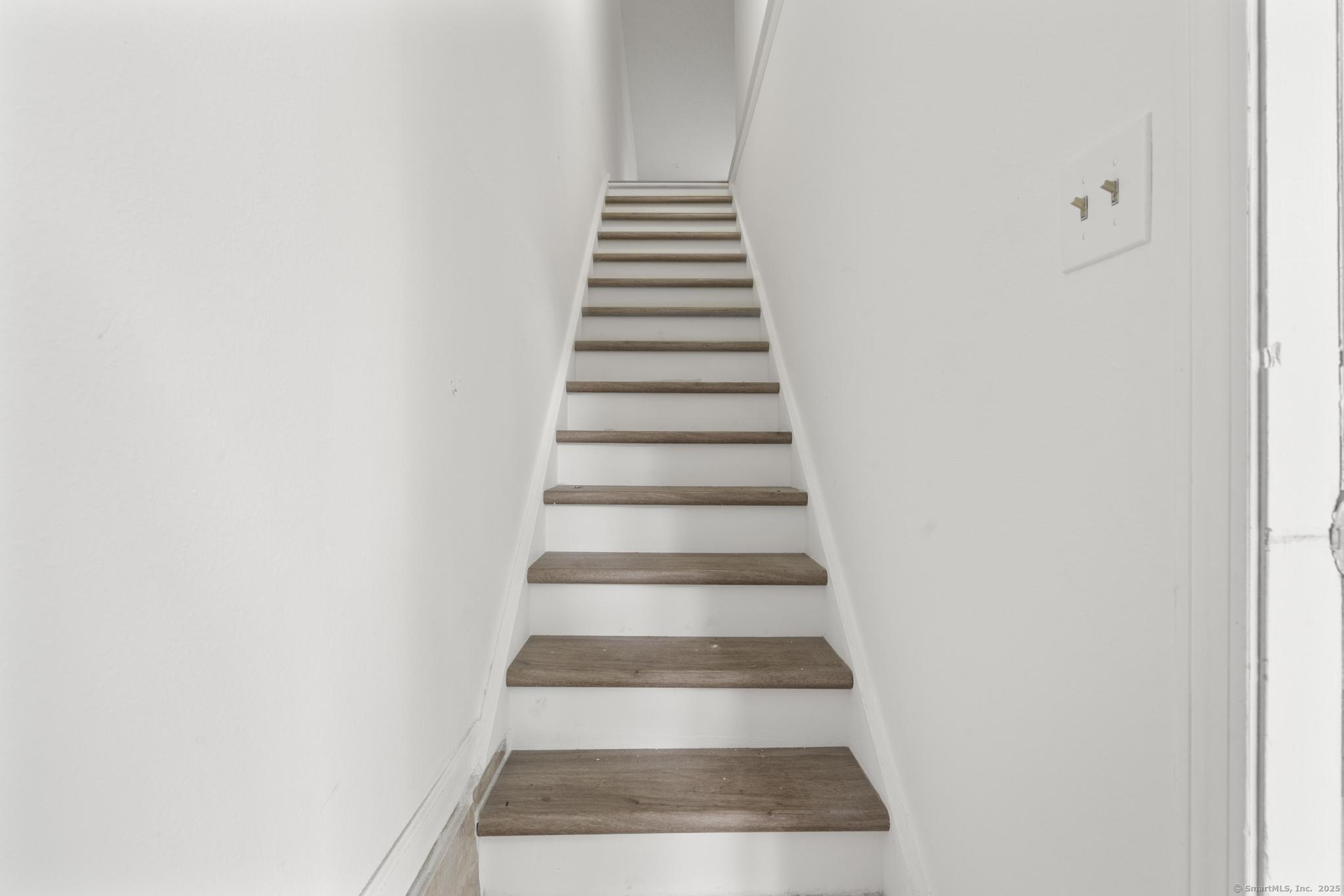 333 Hillside Avenue, Unit 10 Torrington, CT 06790 - Photo 24 of 33 a view of entryway