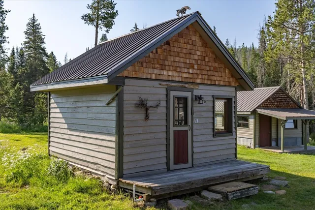 $1,500,000 | 31405 Cr 64 Road, Unit COUNTY, Clark, CO 80428