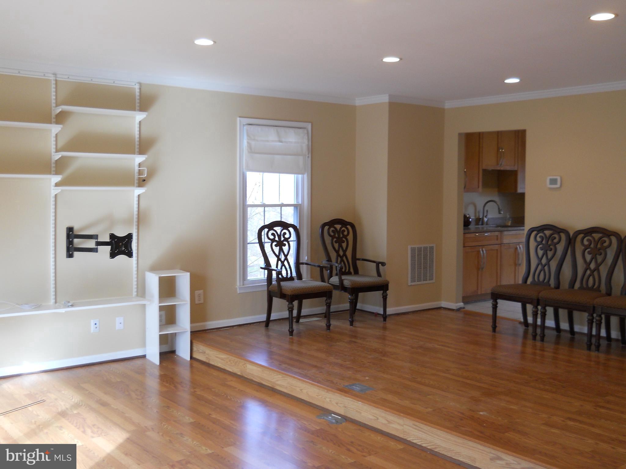 8613 Raglan Road Vienna, VA 22182 - Photo 8 of 22 Gallery Image 8