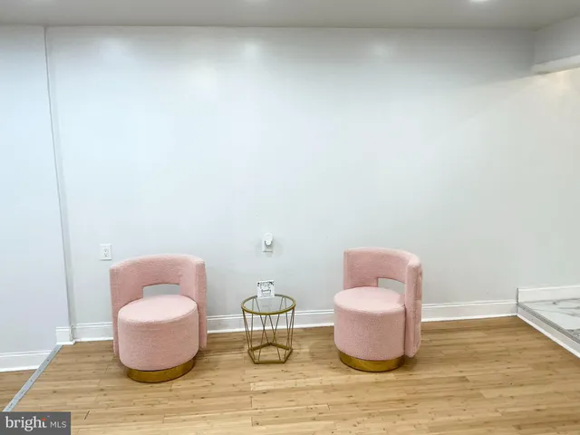 a bathroom with a toilet