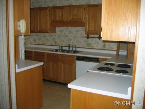172 Church Road Fairview, NC 28730 - Photo 14 of 24 Gallery Image 14