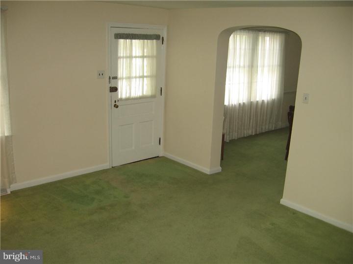 26 Nield Road Springfield, PA 19064 - Photo 3 of 22 Living Room