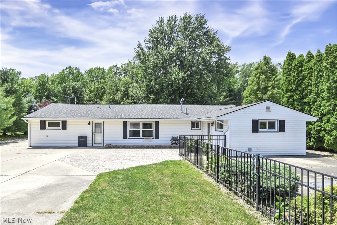 301 Crosse Road Amherst, OH 44001 - Photo 6 of 49