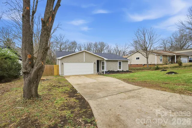 $2,190 | 232 Vista Grande Circle, Charlotte, NC 28226