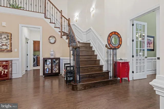 a view of entryway and hall