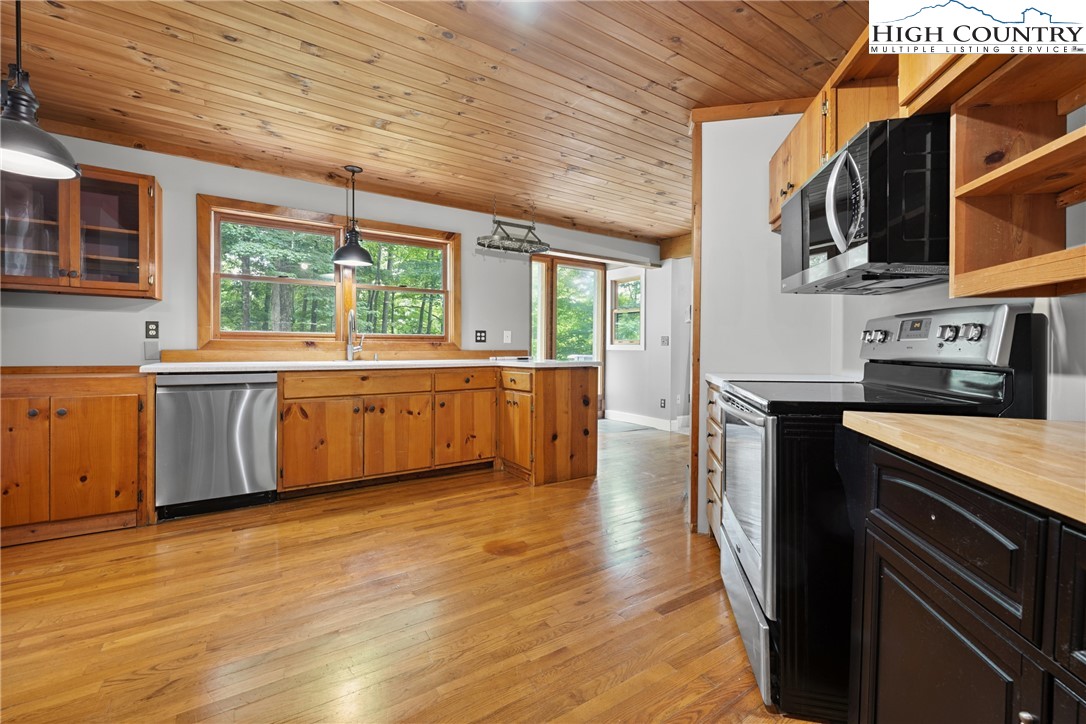 216 Cane Road Boone, NC 28607 - Photo 7 of 46