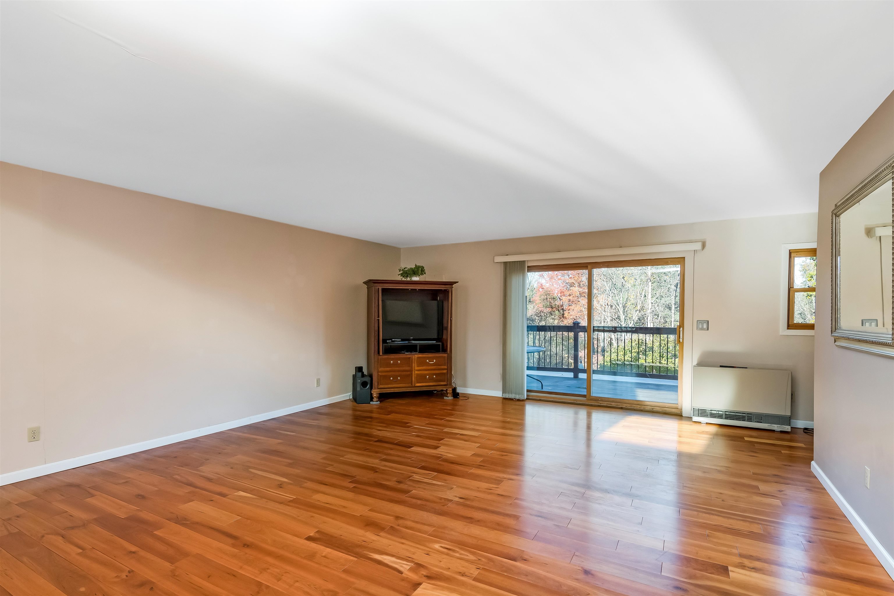84 Bay Road Shelburne, VT 05482 - Photo 5 of 40 Gallery Image 5