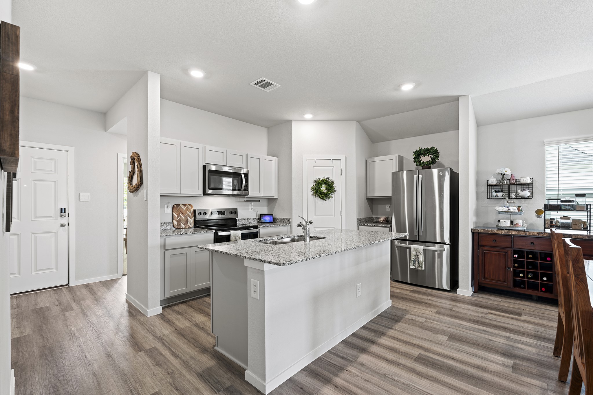 405 Perry Place Rockdale, TX 76567 - Photo 4 of 19 Staged
