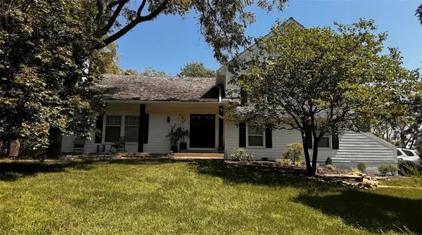 $600,000 | 20734 Pebble Lane, Lenexa, KS 66220