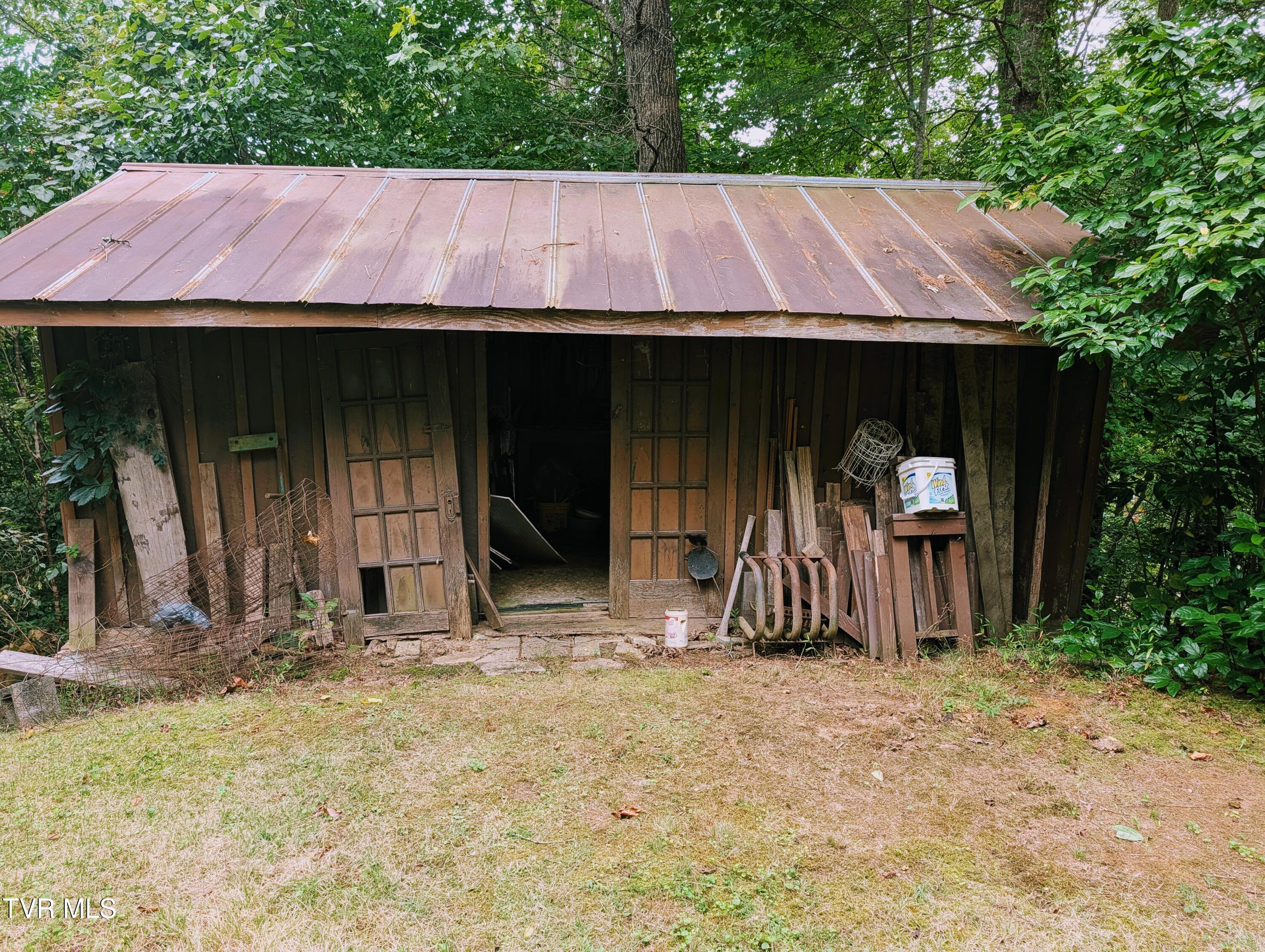308 Travis Stanley Road Haysi, VA 24256 - Photo 10 of 35 8964