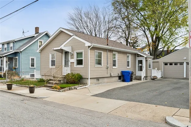 $369,000 | 113 Oakland Avenue, Pawtucket, RI 02861