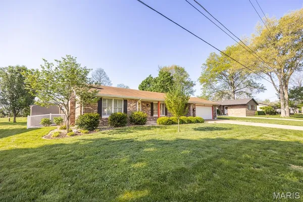 $279,000 | 406 Elm Street, Mascoutah, IL 62258