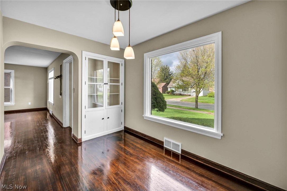 1371 Cranover Road Lyndhurst, OH 44124 - Photo 7 of 28