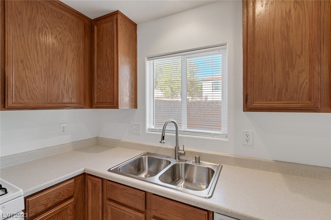 8254 Time Machine Avenue Las Vegas, NV 89113 - Photo 16 of 44