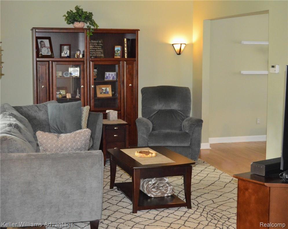 36292 Curtis Road Livonia, MI 48152 - Photo 2 of 26 Living Room.jpg
