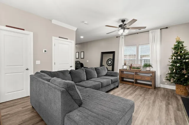 $3,800 | 65 Folly Rd Boulevard, Charleston, SC 29407