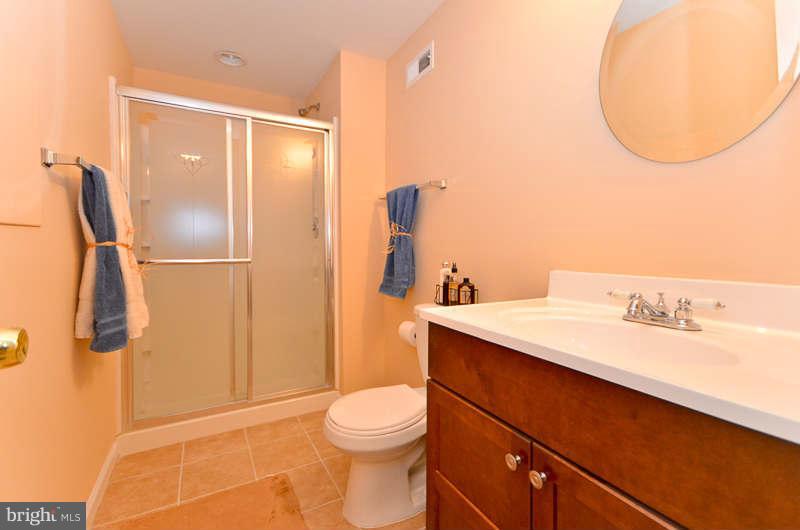 9244 Sprucewood Road Burke, VA 22015 - Photo 16 of 18 Bath