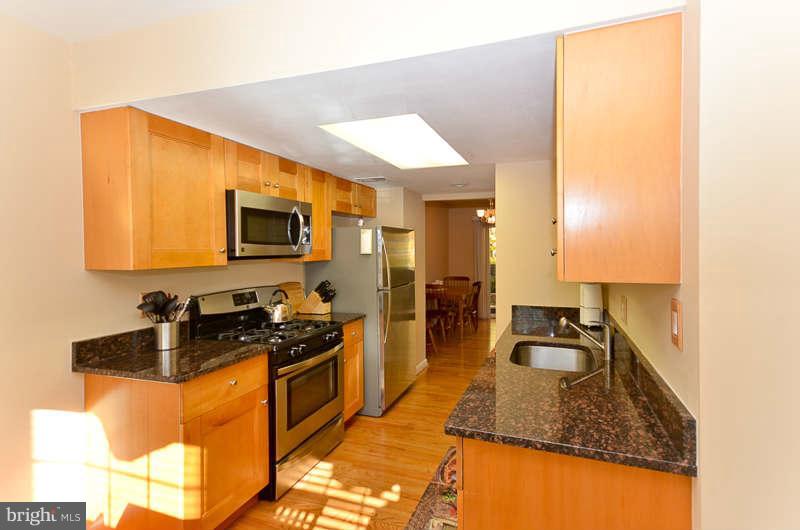 9244 Sprucewood Road Burke, VA 22015 - Photo 6 of 18 Kitchen