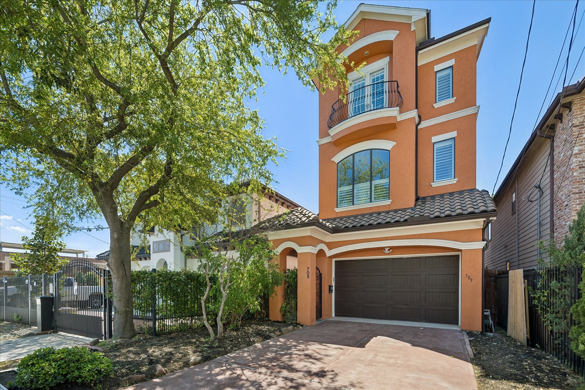 709 Herkimer Street Houston, TX 77007 - Photo 1 of 31 a front view of a building with a garden