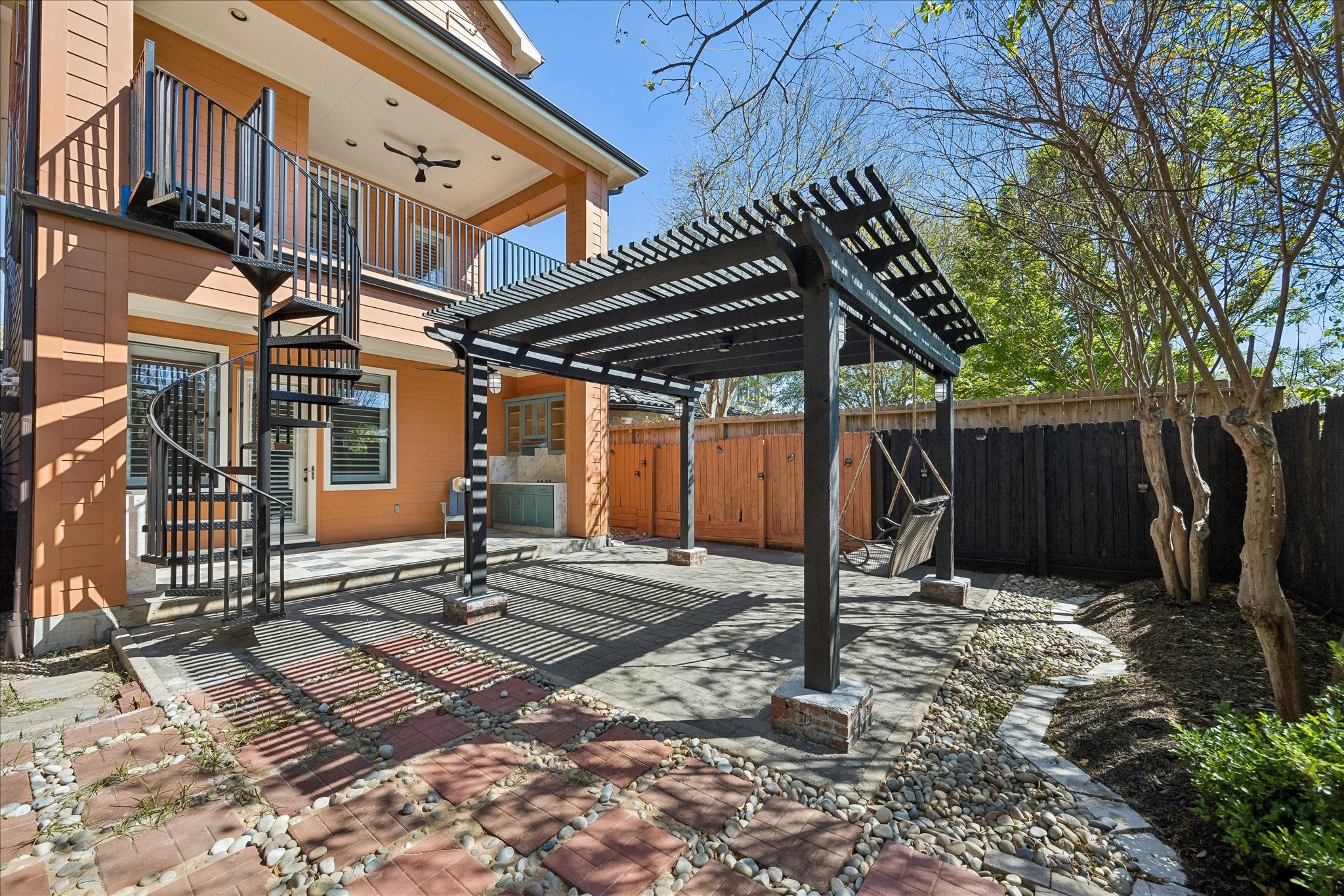 709 Herkimer Street Houston, TX 77007 - Photo 4 of 31 a view of a house with backyard