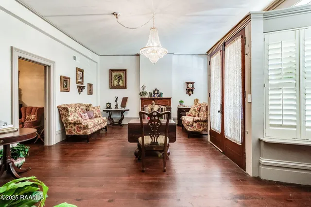 $750,000 | 130 South Main Street, St. Martinville, LA 70582