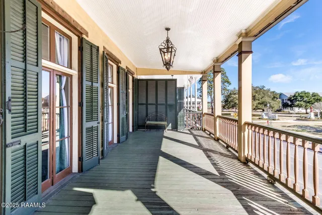 $750,000 | 130 South Main Street, St. Martinville, LA 70582