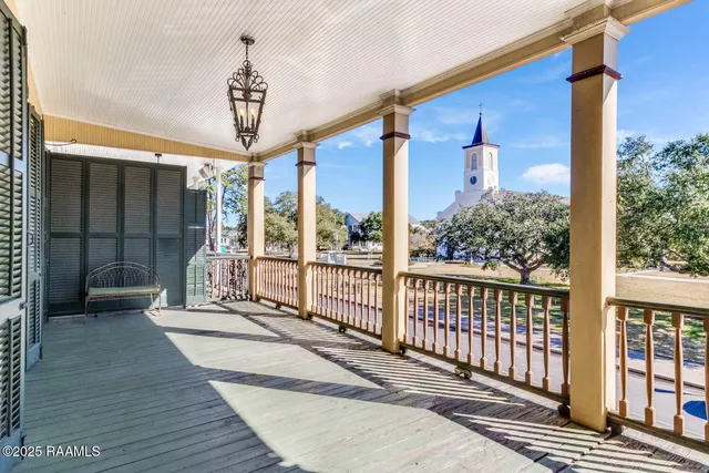 $750,000 | 130 South Main Street, St. Martinville, LA 70582