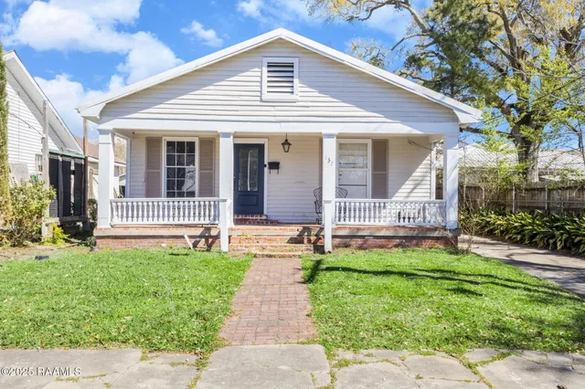 $750,000 | 130 South Main Street, St. Martinville, LA 70582