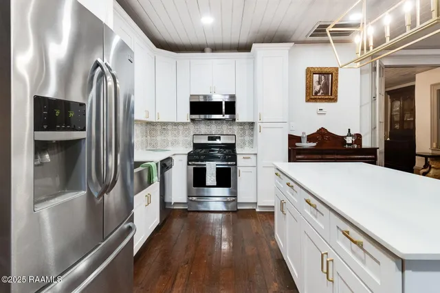 $750,000 | 130 South Main Street, St. Martinville, LA 70582