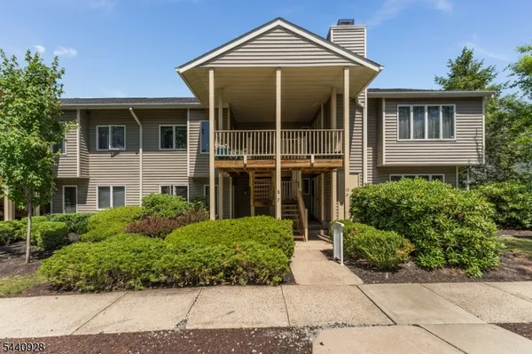 $269,900 | 8 Westchester Terrace, Annandale, NJ 08801