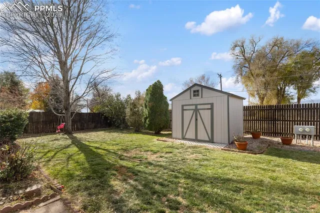a view of a house with backyard and sitting area