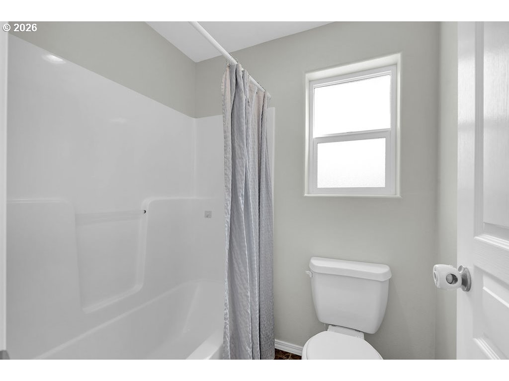 24969 Perkins Road Veneta, OR 97487 - Photo 26 of 28 Bathroom